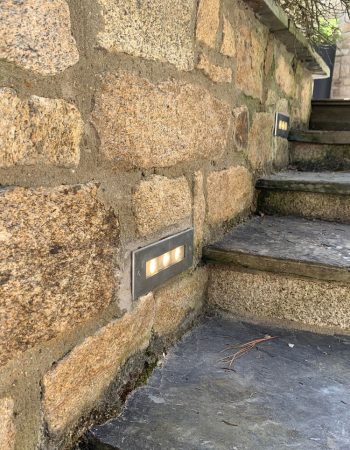 le guillant électricité éclairage escalier extérieur encastré dans muret en pierre